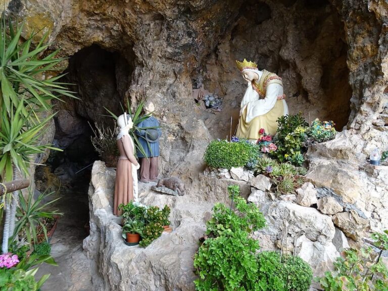 fumane, santuario della madonna de la salette grotta